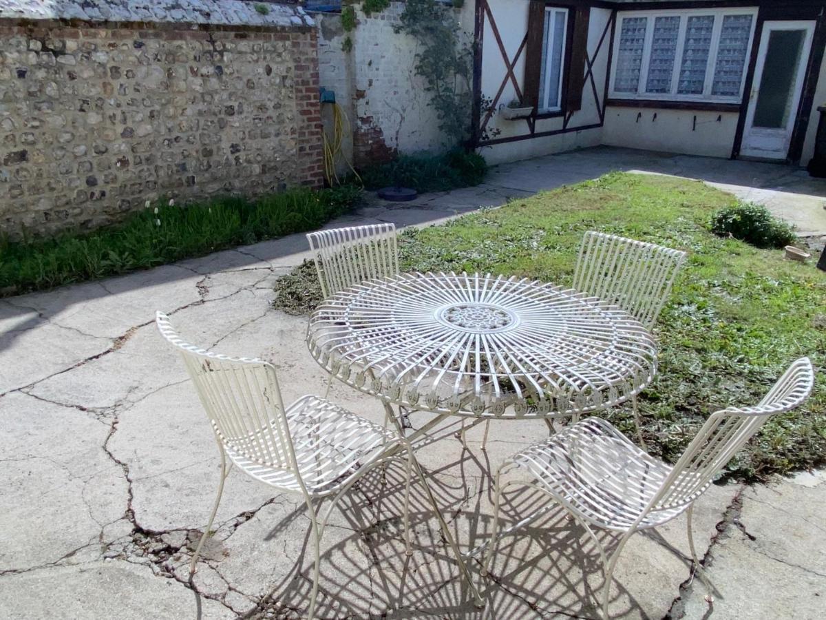 Hébergement de vacances Maison Avec Jardin Et Parking, Au Centre D'etretat